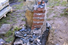 Renovierungsarbeiten - der alte Bildstock wird abgebaut